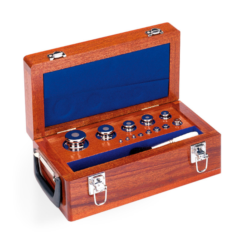 Cylindrique à bouton avec cavité d’ajustage, ensemble (1 g - 500 g), boîte en bois