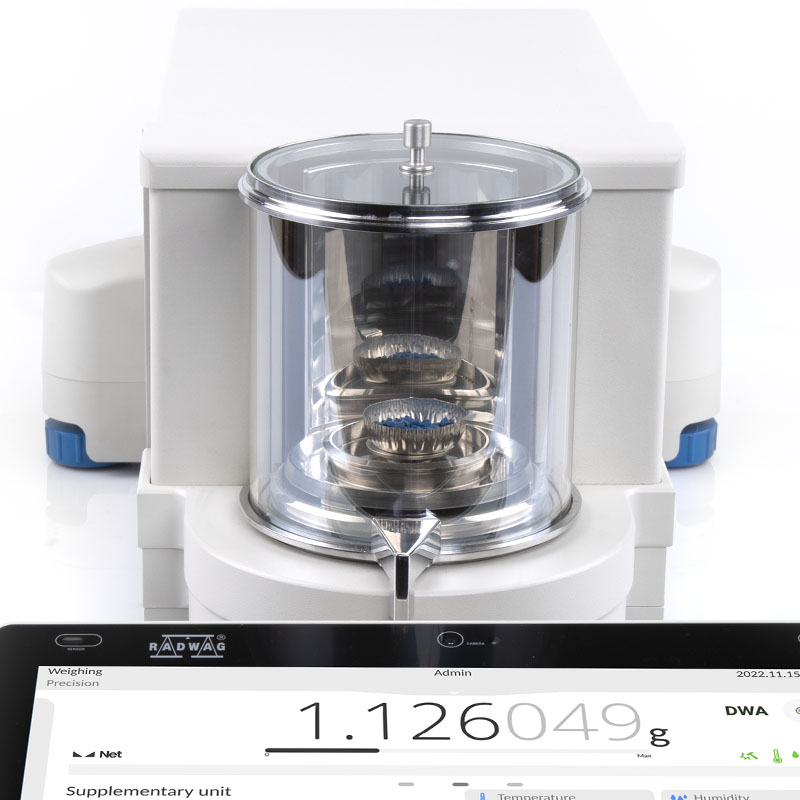 Weighing dishes for ultra-microbalances, microbalances and analytical balances